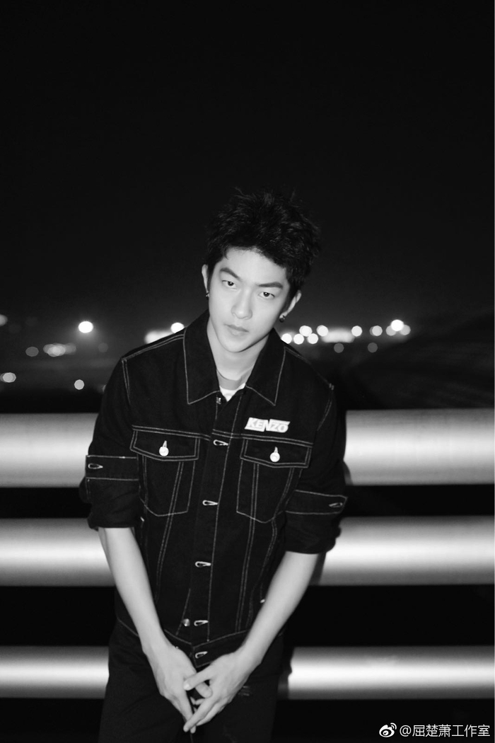 看到屈楚萧受品牌邀请作为大陆地区唯一艺人启程巴黎看秀