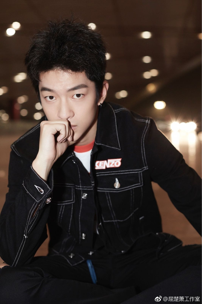 看到屈楚萧受品牌邀请作为大陆地区唯一艺人启程巴黎看秀