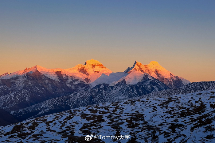 手机镜头下的神山雅拉香布雪山
