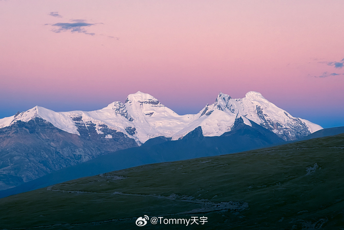 手机镜头下的神山雅拉香布雪山