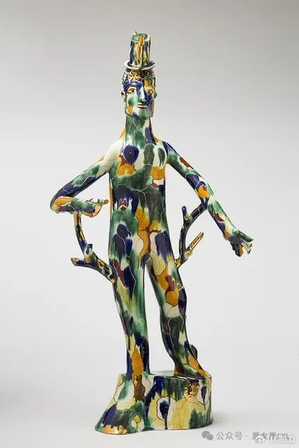 bacerra 雕塑的表面图像具有设计意识,与 m.c.