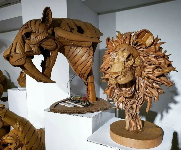 台湾小伙儿用废品制作栩栩如生的纸板雕塑让人直呼泰裤辣