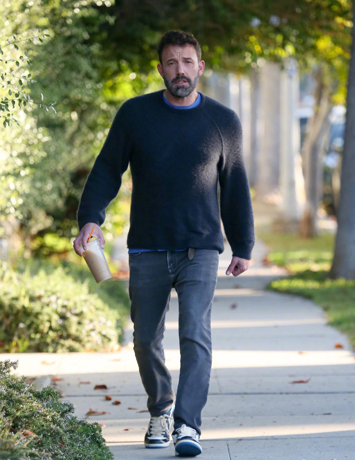 本阿弗莱克一个人在好莱坞外出喝奶茶04的街拍