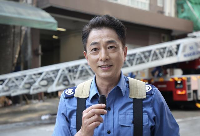 52岁TVB绿叶张松枝离巢8年演出首获认可，落魄时宁转行也不回巢