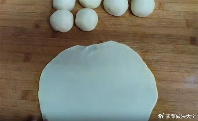 这个做油饼新方法真好不用饧面从和面到出锅15分钟柔软多层