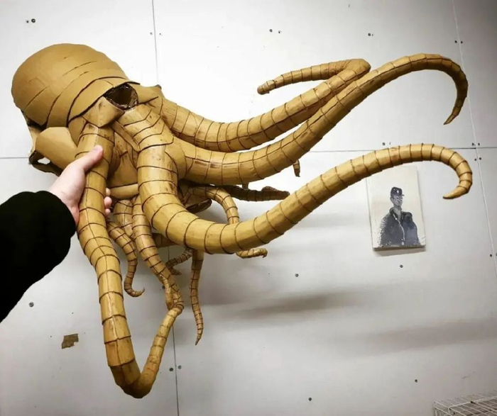 台湾小伙儿用废品制作栩栩如生的纸板雕塑让人直呼泰裤辣