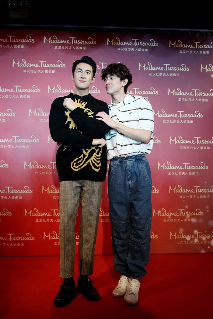 林更新早期旧照看自己蜡像的表情好深情哈哈哈哈哈合照也是各种姿势