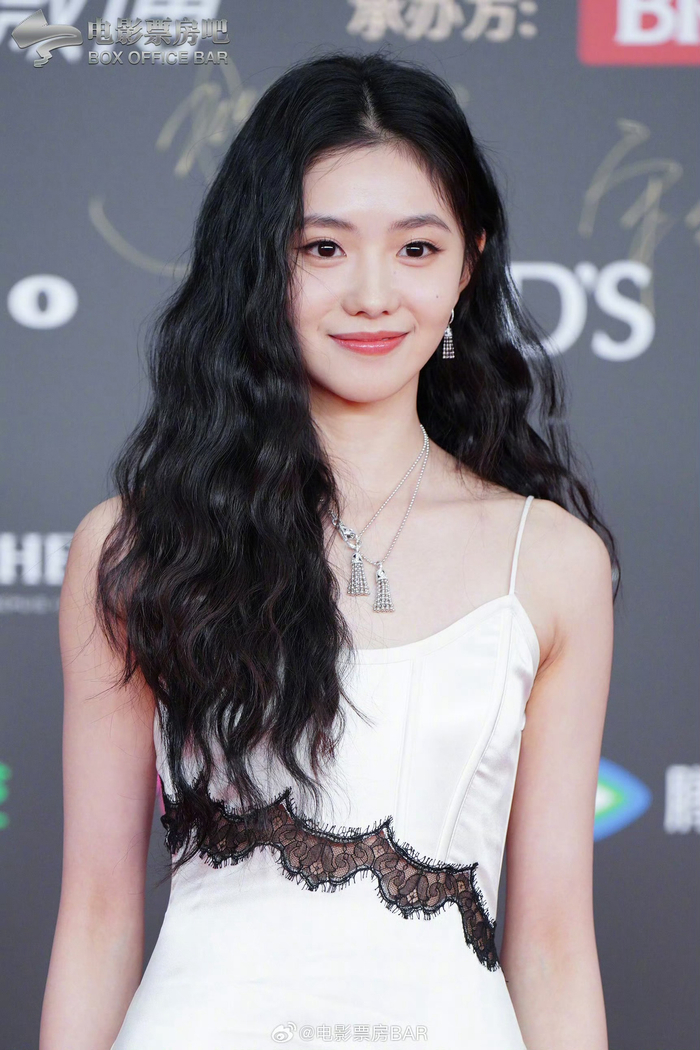 刘浩存红毯造型