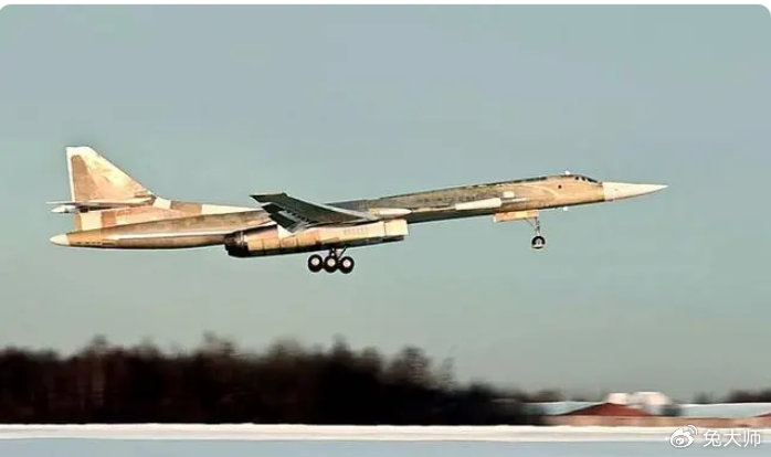 图-160m战略轰炸机首飞一周年 实现俄罗斯国产化 将