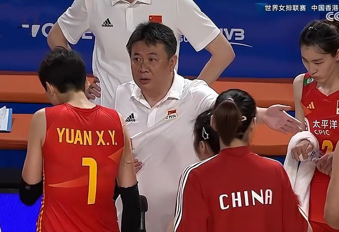 李盈莹都快哭了！刁琳宇乱传球，王云蕗失误不断，蔡斌换人遭逆转