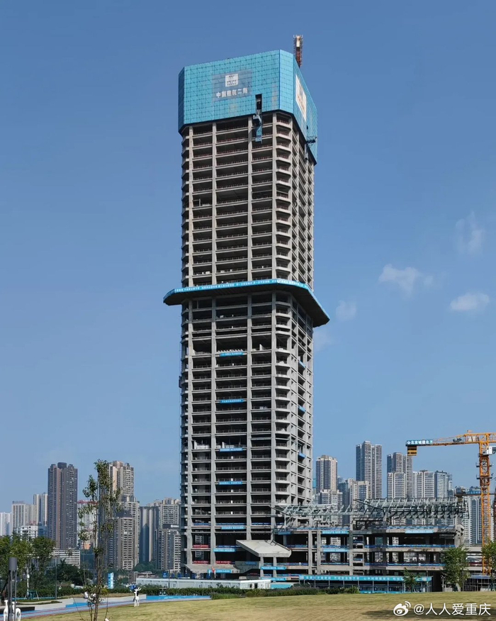 重庆w酒店已经开始打造顶了