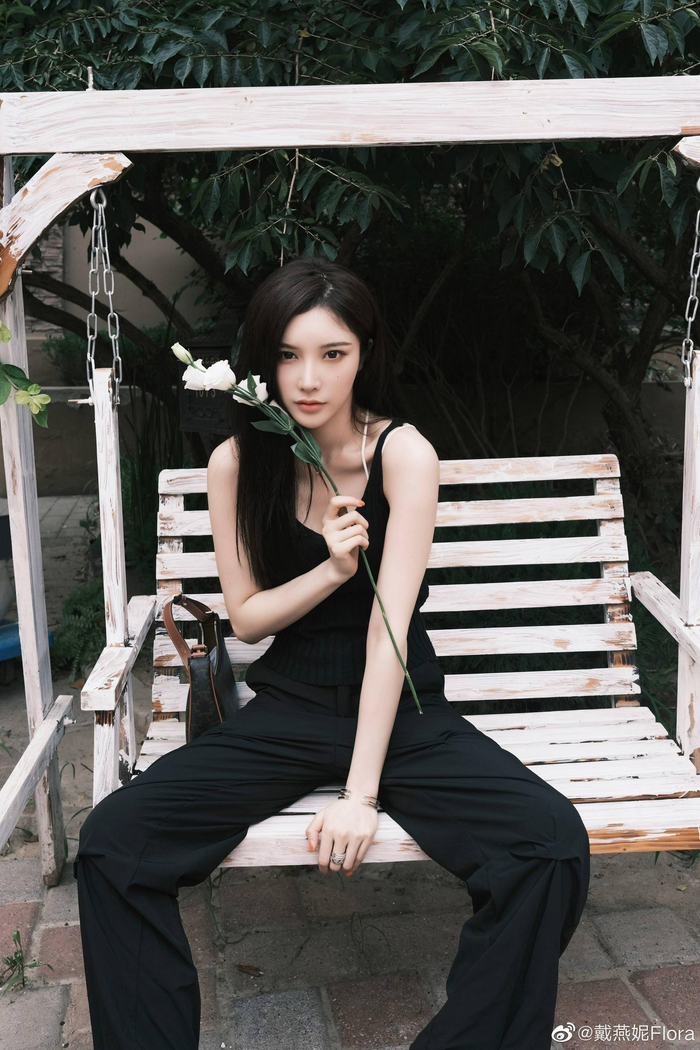 戴燕妮最新写真照好绝!