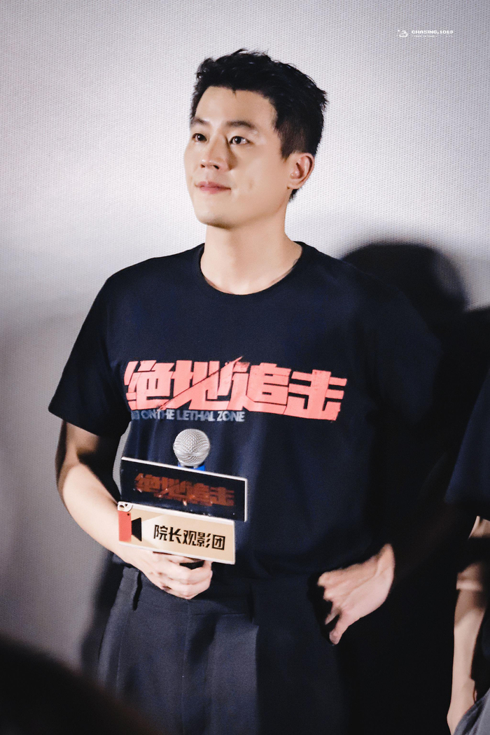 欧豪在电影《绝地追击》北京首映礼现场演唱了《强军战歌》……|欧豪