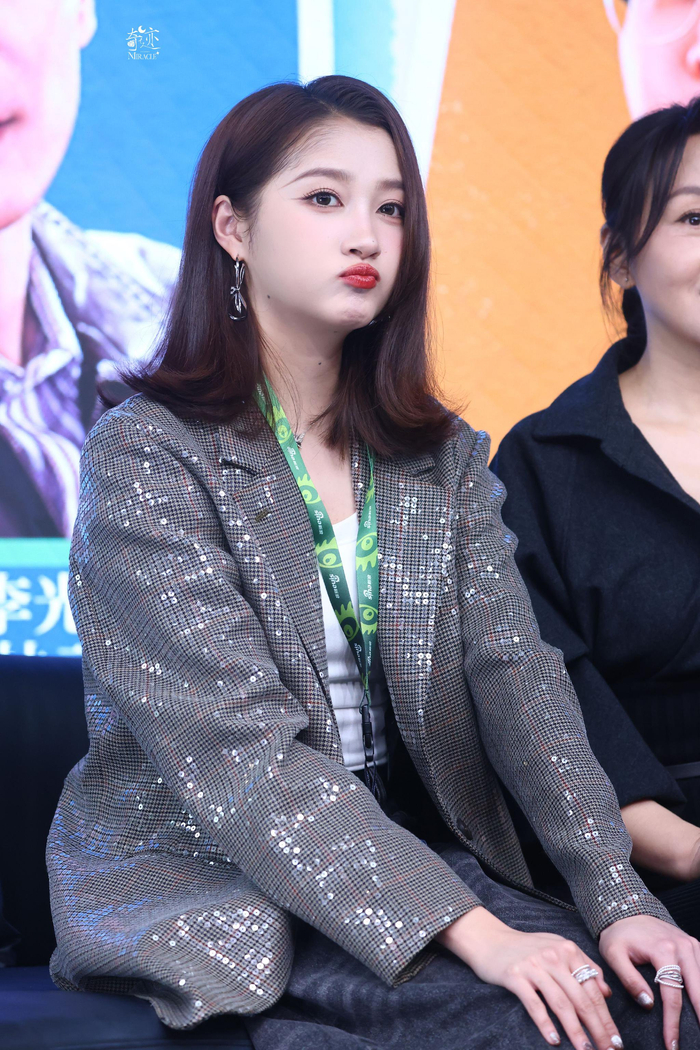 关晓彤小嘴嘟嘟可爱