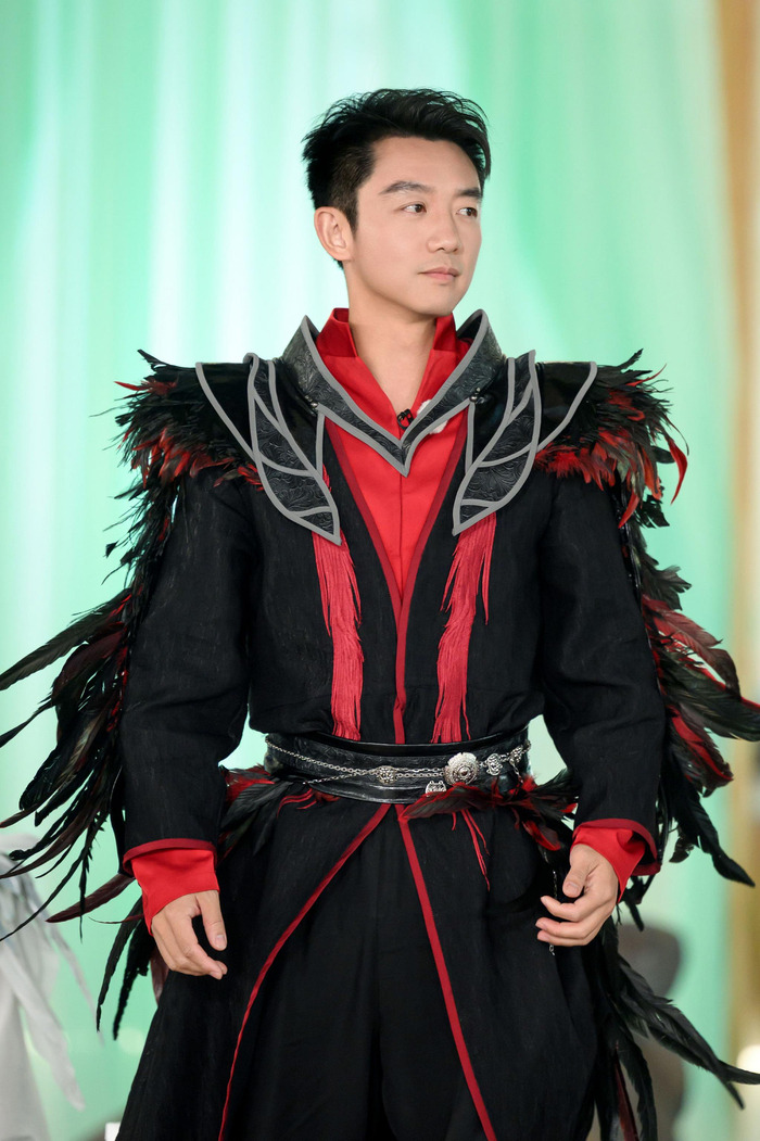 郑恺今晚亮相浙江卫视奔跑吧,参与百谷之王挑战