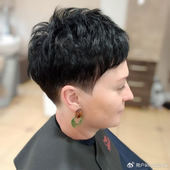 就选推边短发纹理烫,利落显年轻|短发|头发|发型师_新浪新闻