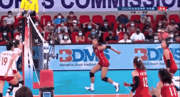 中国女排逆转巴西挺进国家联赛四强