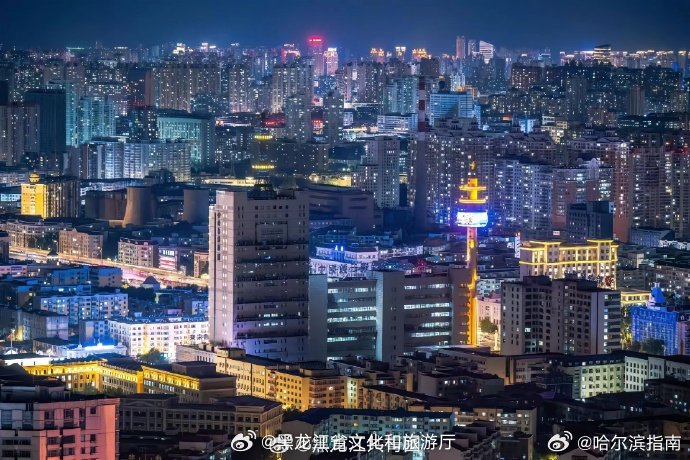 哈尔滨的夜晚是一幅流动的油画霓虹灯与月光交织