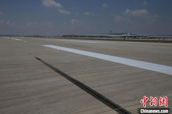 兰州中川国际机场三期扩建工程新建跑道迎"第一飞"|飞机|扩建工程