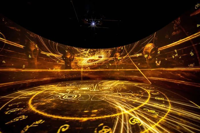 三星堆》沉浸式光影艺术展发布会在北京市隆福寺开幕|三星堆|你好!