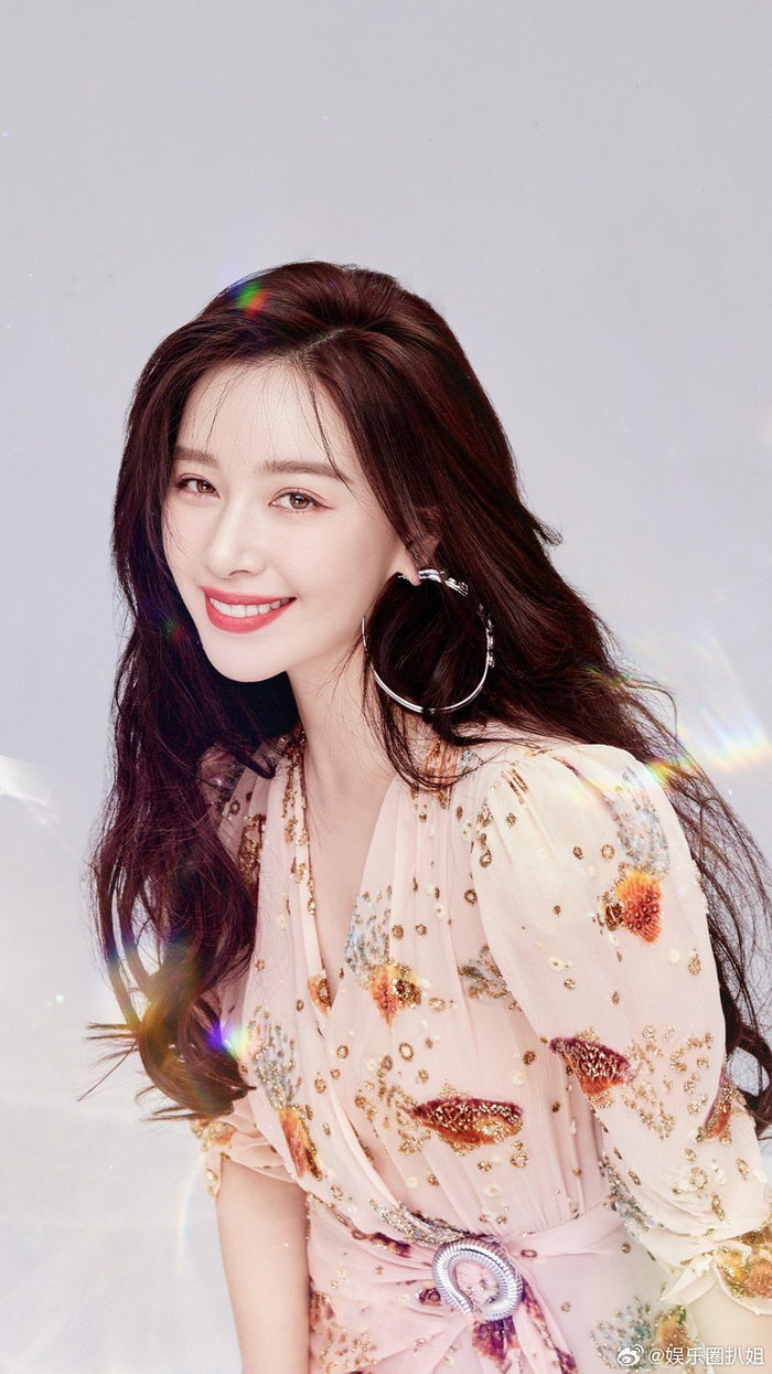 节目里,阚清子说未婚夫是自己的影迷,之前就喜欢她了