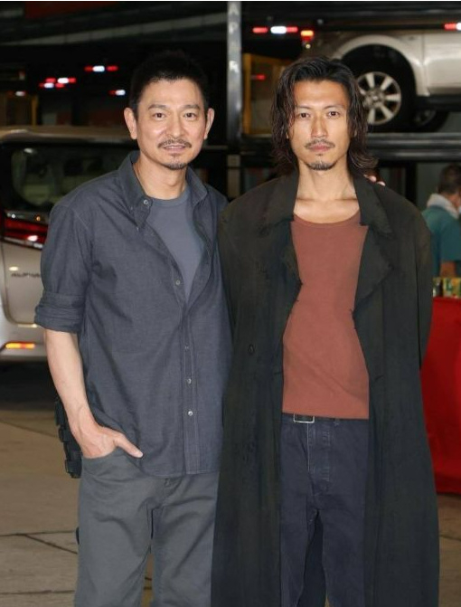 刘德华与谢霆锋合作新片开机两位巨星同框迷人年龄不是障碍