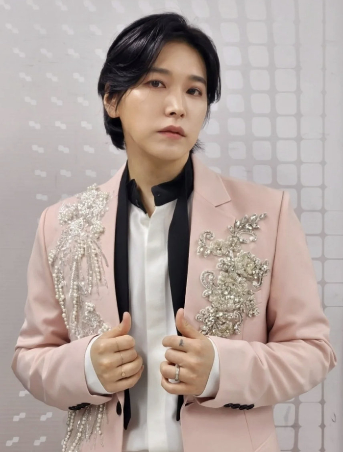 18日,据韩媒,李晟敏与sm合约到期,离开sm签约trot公司