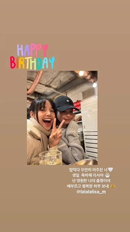 lisa度过27岁生日,blackpink成员为她祝福,展现她们不变的友谊|生日