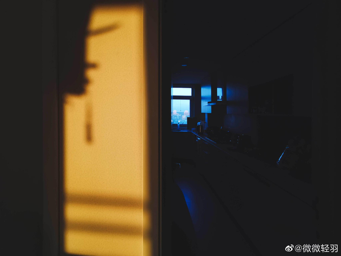总有一束光会透过黑暗,照亮你在的那个角落。