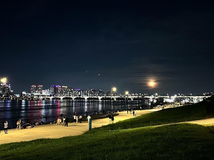 首尔汉江夜跑9399偶遇美丽的月亮与汉江的夜景