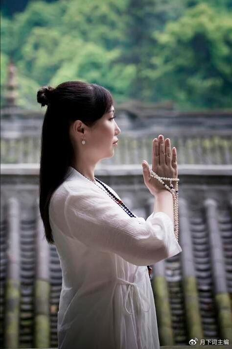 烧香拜佛有讲究!牢记"4不许,3不求",遵循老传统,福报自然来