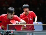 国乒输单打！王皓盯着王楚钦心事重重，梁靖崑技不如人：没好办法