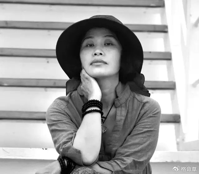 她是中国最有争议的女性主义作家,评鲁奖诗人海男诗歌《春天来了》