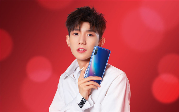 2019年2月,小米9正式发布,王源成为小米9代言人,这也标志着吴亦凡与