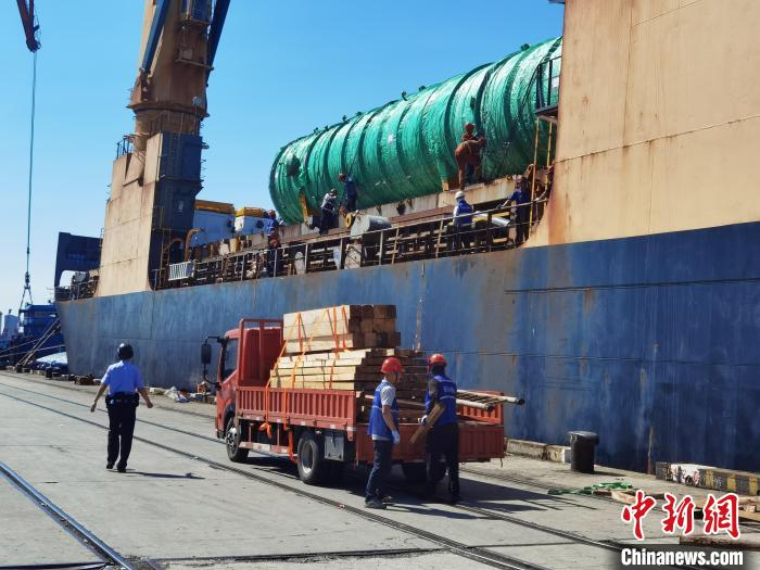 雷电大风天气致上海吴淞口岸20艘国际航船受阻