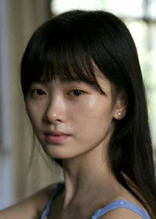 有人说:鞠婧祎不是整过,而是换过头.因为这前后的差距,实在是太大了.