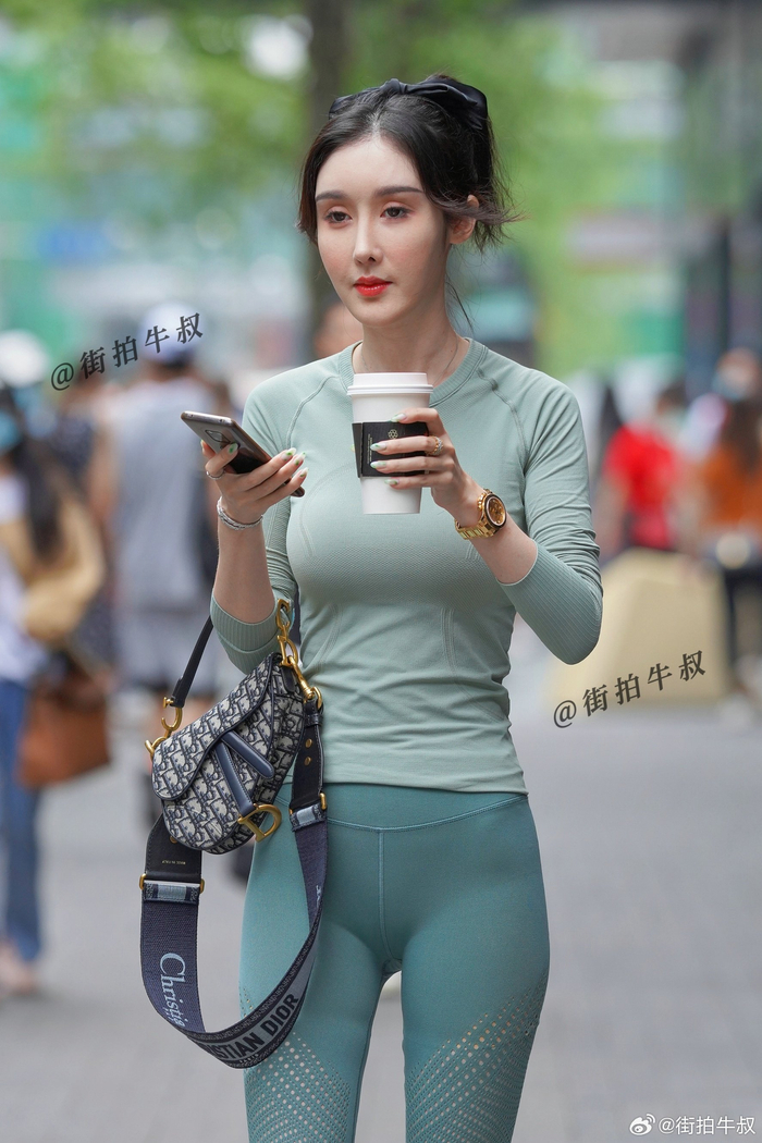 性感的健身裤美女