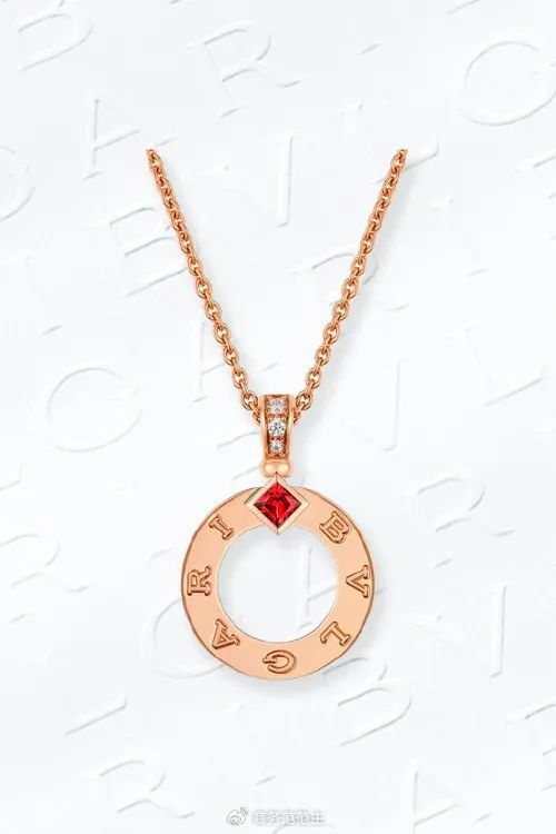 宝格丽宝格丽专门推出了bvlgari bvlgari系列新年特别款项链,经典镂空