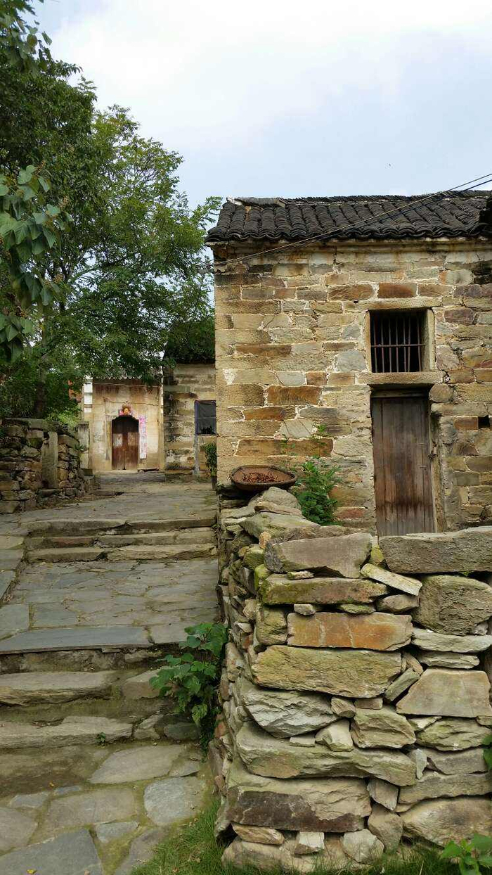 大余湾属武汉市黄陂区木兰乡双泉村