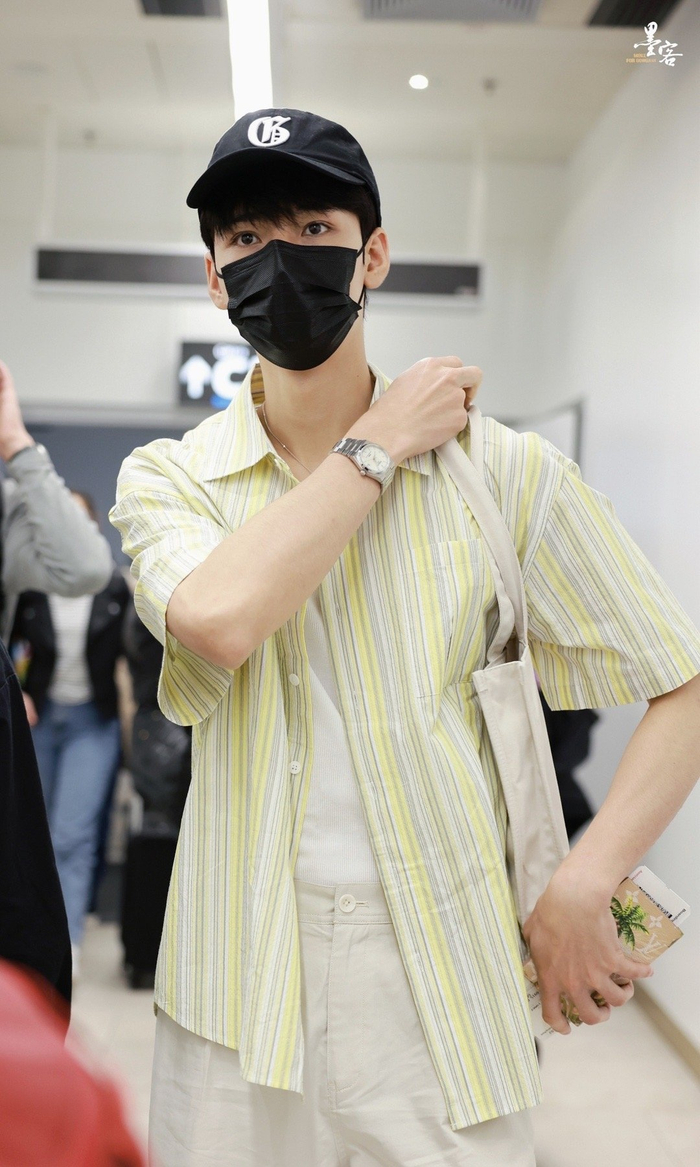 龚俊今日份机场穿搭,状态怎么样?