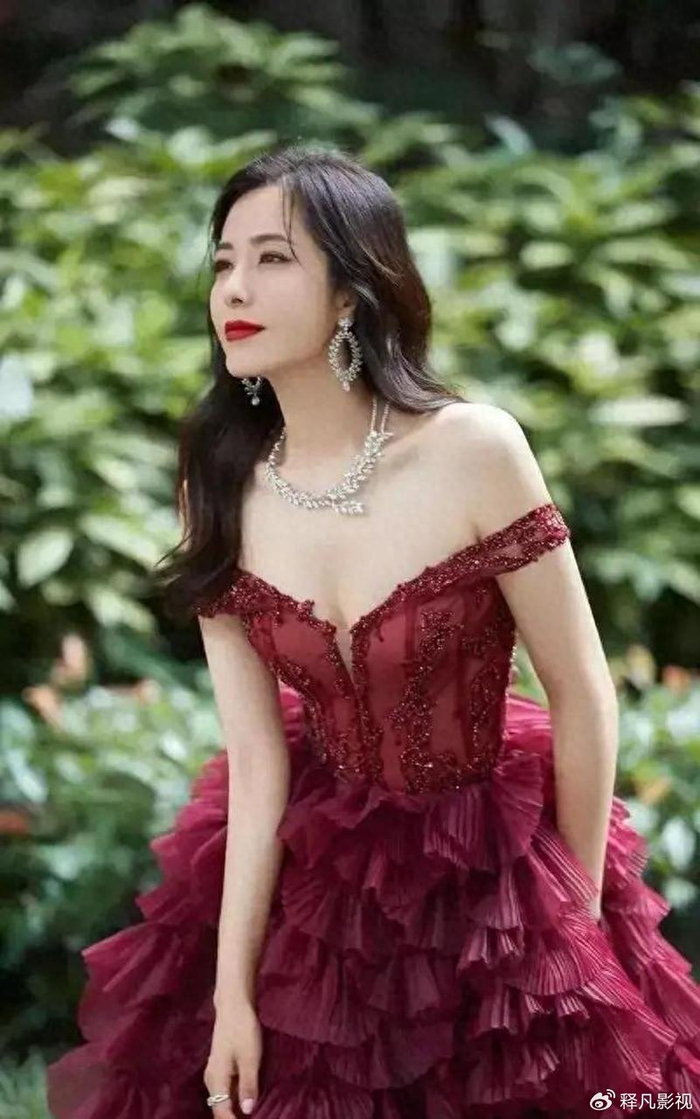 国色天香魔鬼身材性感火辣|曾黎|中戏|性感_新浪新闻