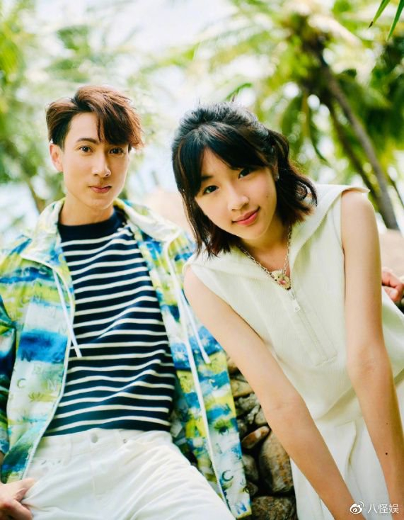 林丽莹素颜稚嫩比女儿还显小,neinei膝盖淤青明显|吴尊|林丽莹|淤青