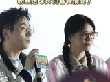《我的妈耶》济南路演现场 粉丝送球衣 白客表情亮了