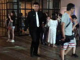 这几步路可以循环播放！宝贝的身材比例太绝了