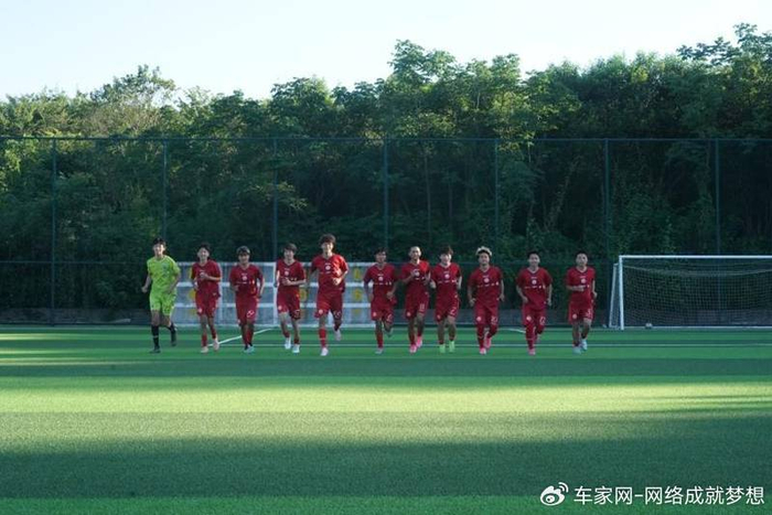 比亚迪携手“中国足球小将”征战2034杯