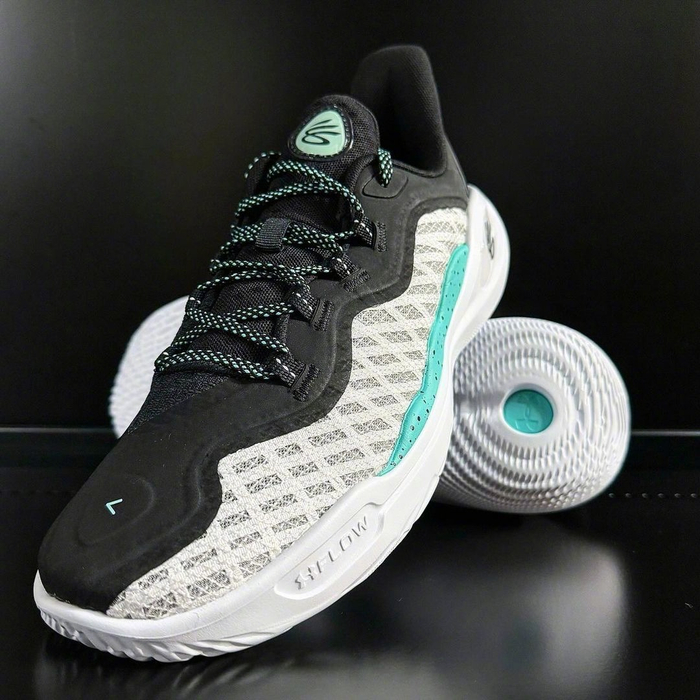 再细细的欣赏一下这双curry11吧一双适合内场的神鞋