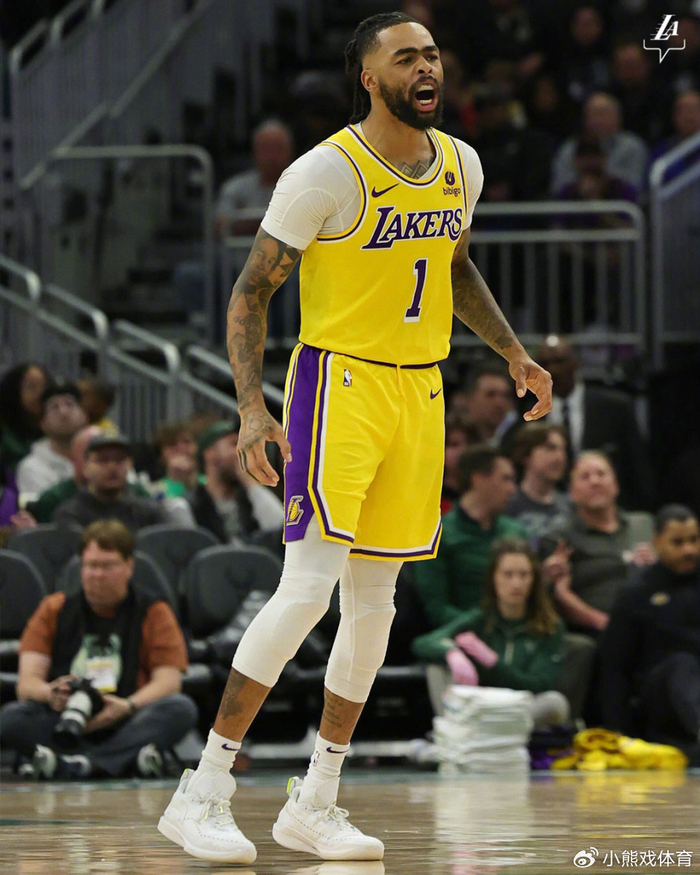 19分大逆转湖人4连胜冲前八戴维斯爆砍3423詹姆斯乐开花