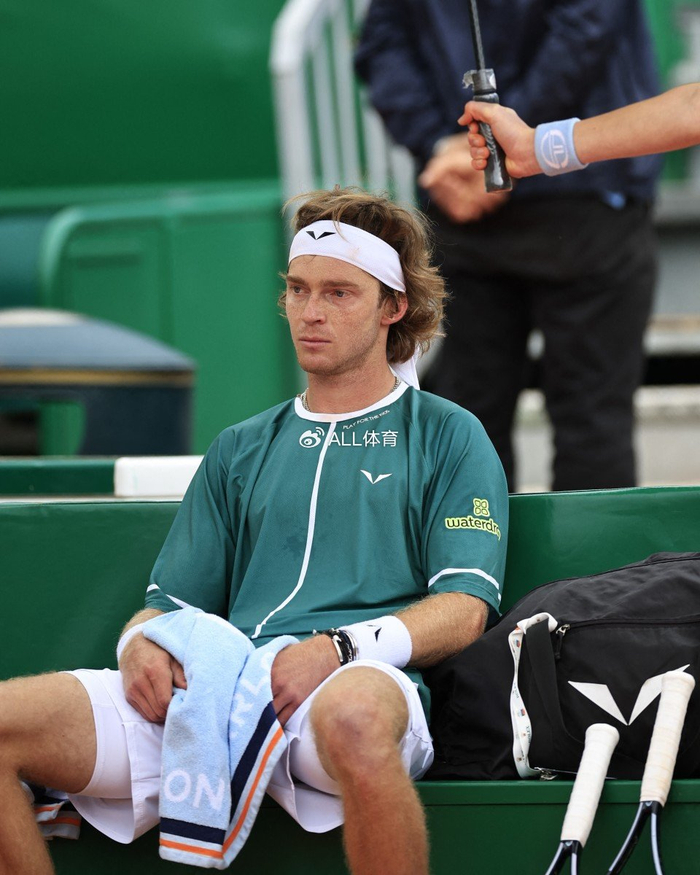 卫冕冠军首战出局,红土赛季遭遇开门黑|蒙特卡洛大师