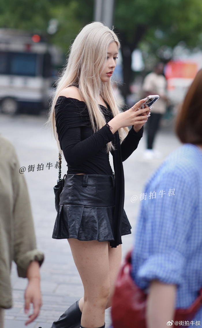 性感的黑色皮裙