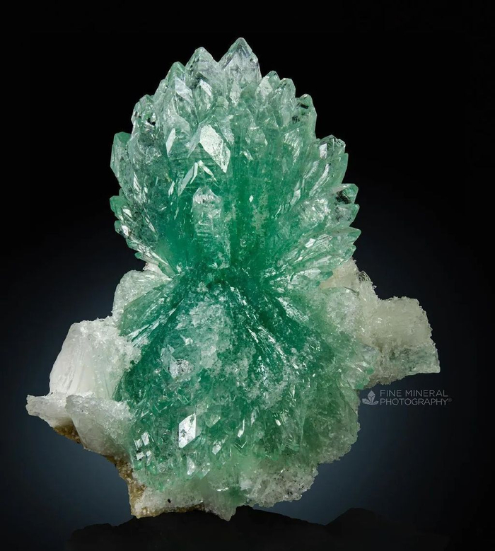 罕见的宝石摄影,璀璨又迷人,让人叹为观止|矿石|拉斯洛|摄影_新浪新闻